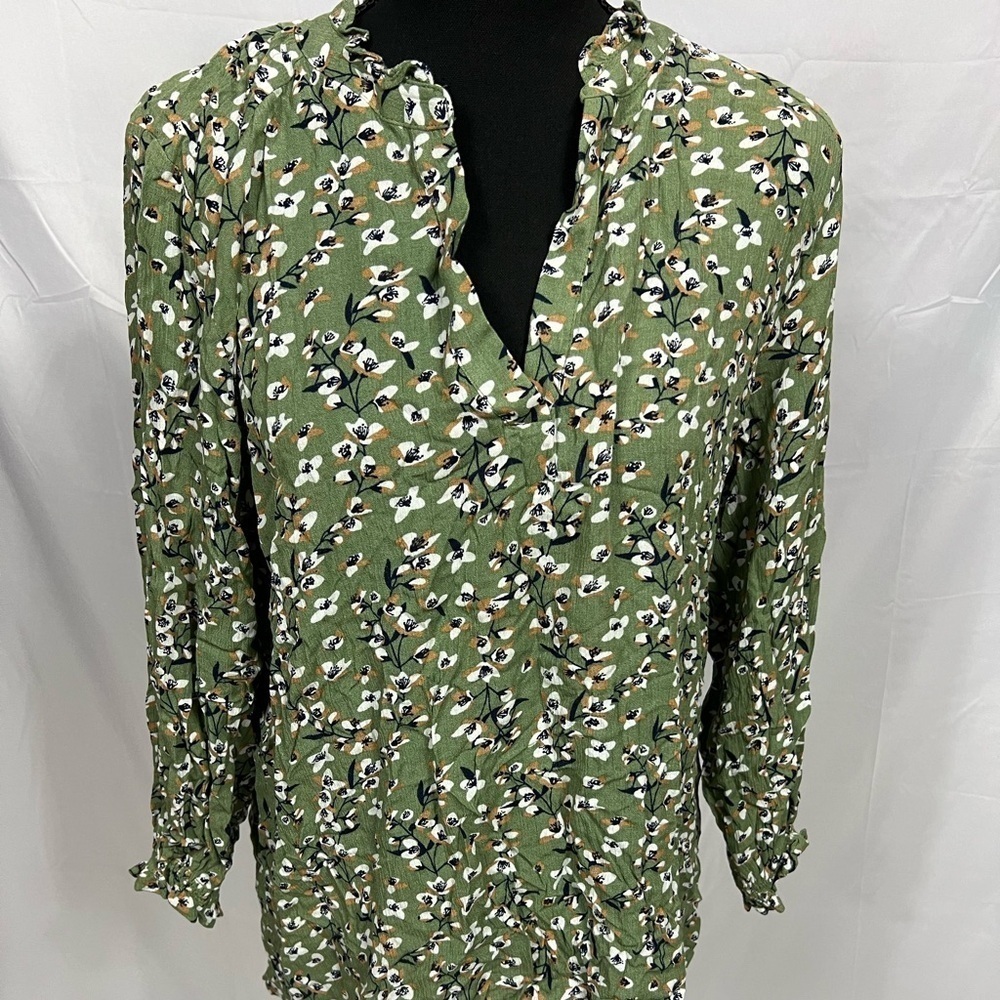 Fun2Fun | Veronica Smocked Sleeve Top - Olive | Size: Medium | NWT